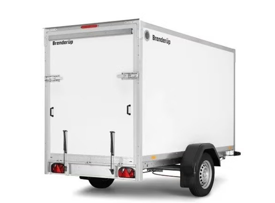 Brenderup CD300BR1300 lukket varetilhenger med nedfellbar baklem, sett bakfra